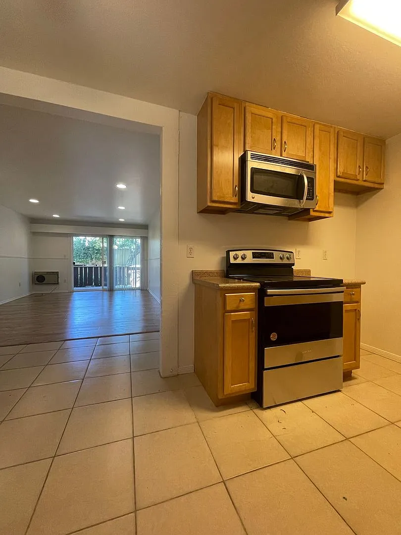 1Bed 1 Bath Great OC Location! — Photo 1
