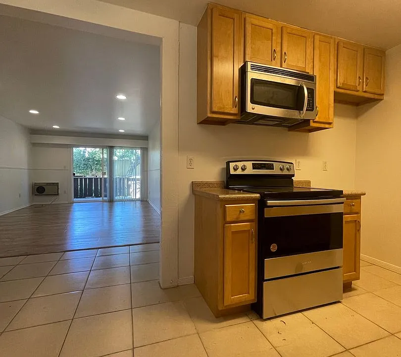 1010 W Macarthur Blvd #85