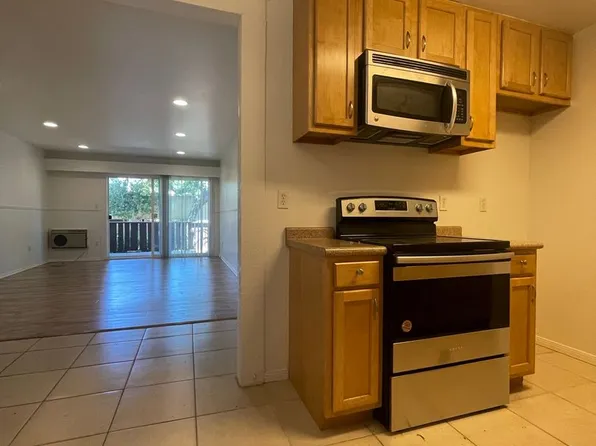 1010 W Macarthur Blvd APT 85, Santa Ana, CA 92707