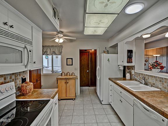 3rd image of 10314 W Pinehurst Dr