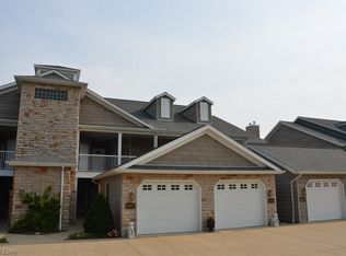 3084 Whispering Shores Dr, Vermilion, OH 44089