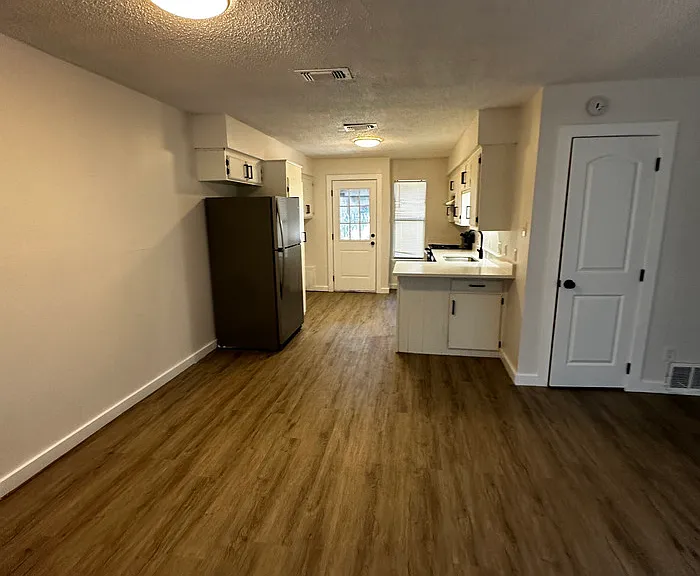2463 Fort Worth St — Photo 10