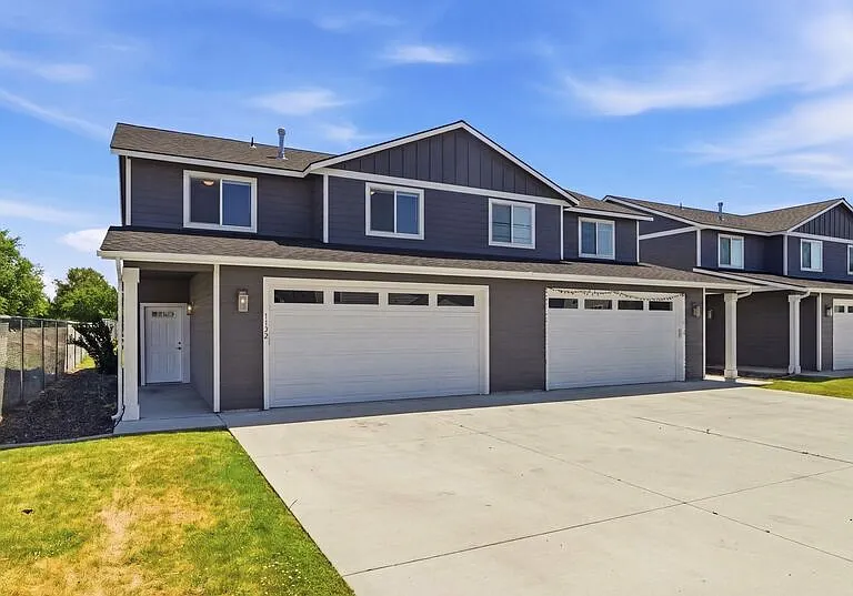 1122 N Davis Ln — Photo 2