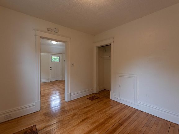 5th image of 223 Humboldt Ave N Unit 2