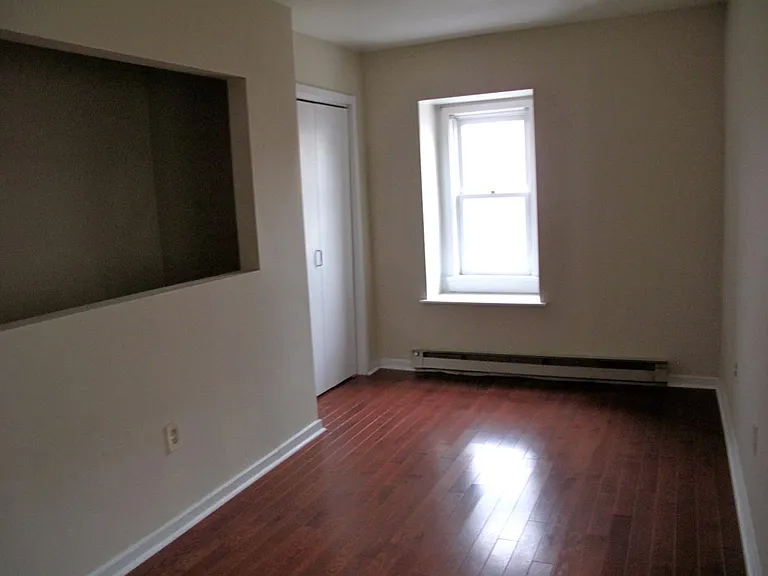 Bedroom - great hardwood floors!