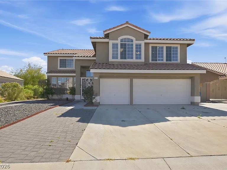 747 Canyon Crest Dr — Photo 2