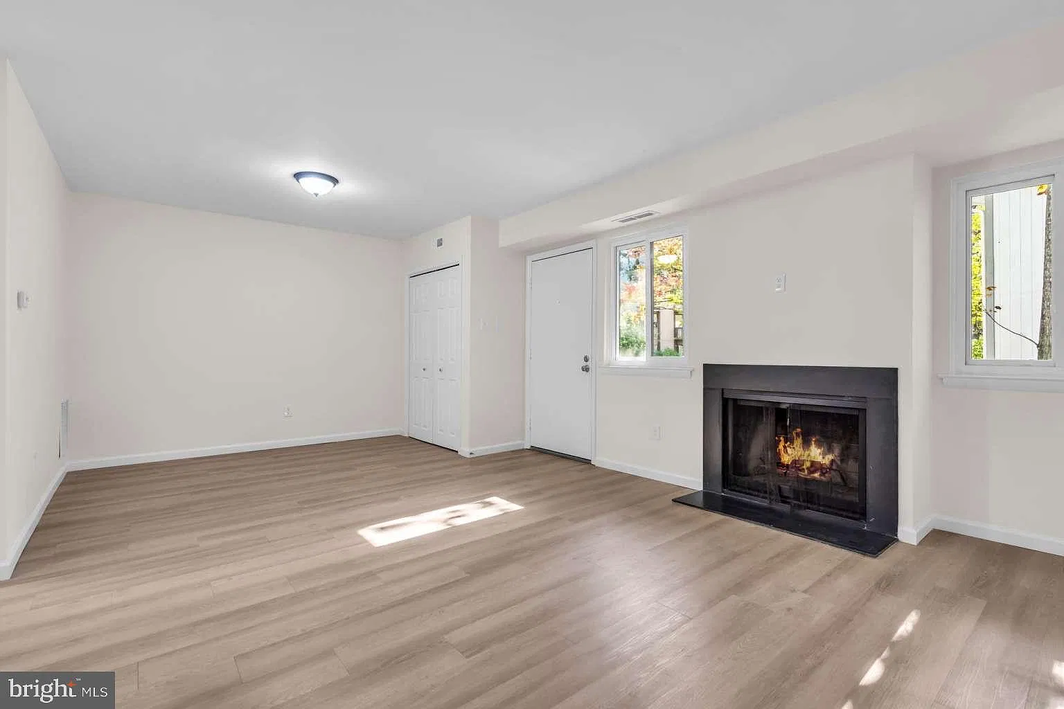 2 bed, 1.5 bath, 1288 sqft, $2,400 — Photo 4