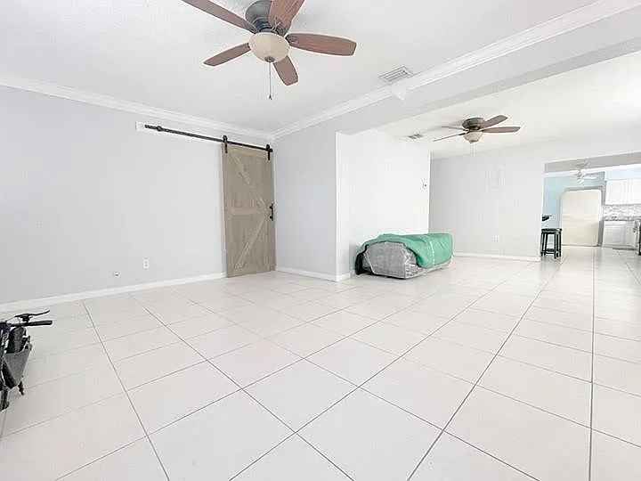 324 SW 22nd St #A — Photo 5