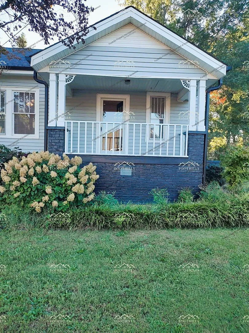 3 bed, 2.0 bath, 1646 sqft, $1,795 — Photo 3