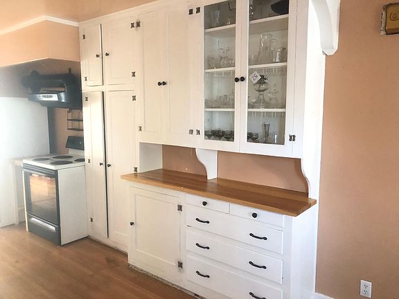 kitchen origional built-in cabinets