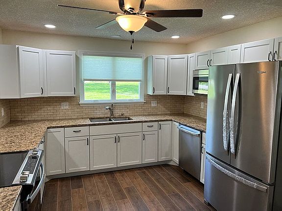 3rd image of 233 Santee Ave