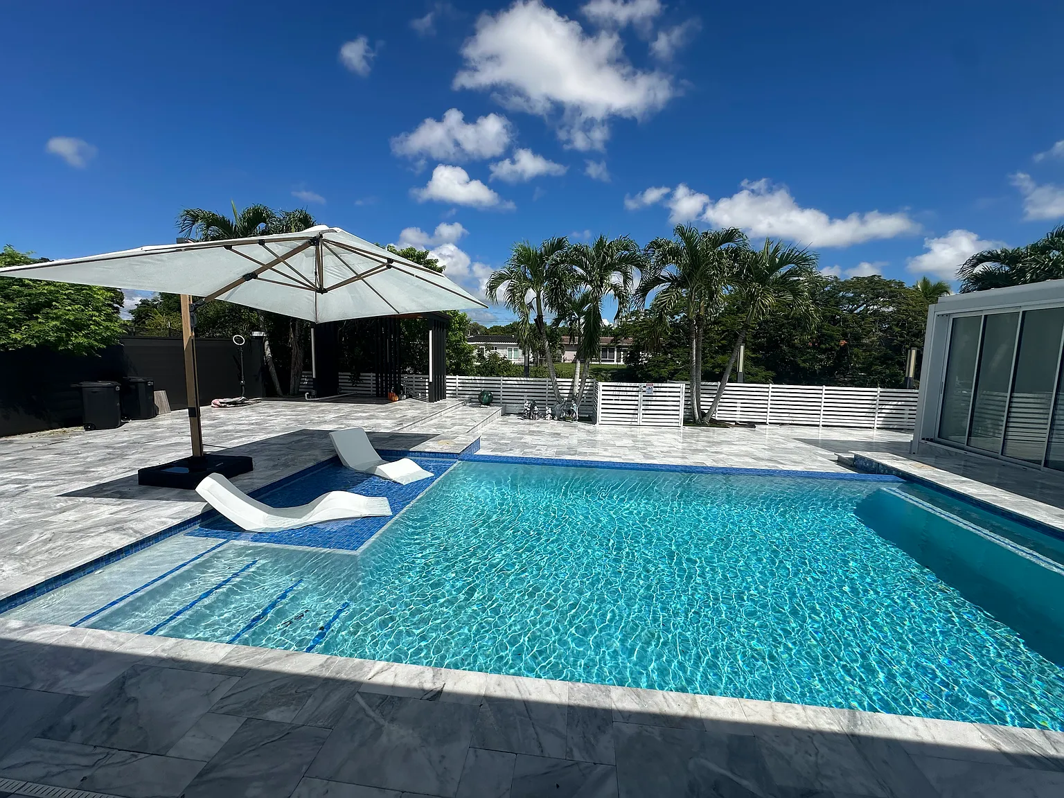 4 bed, 9000 sqft, $7,000 — Photo 2