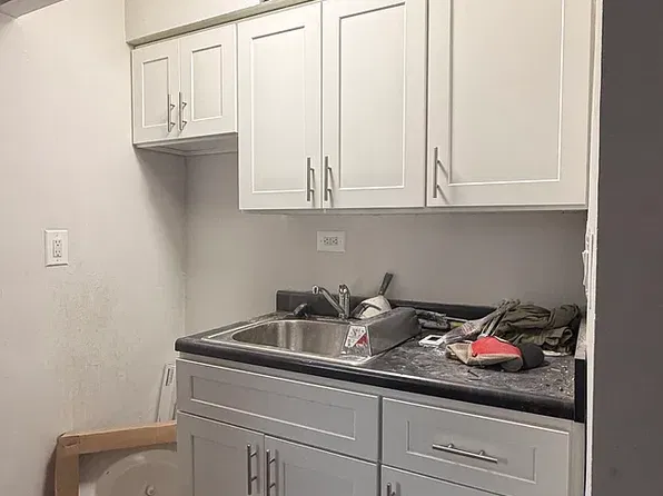 6188 Dry Harbor Rd APT 2D, Flushing, NY 11379