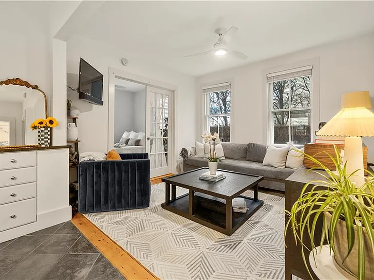 33 Marsh St — Photo 1