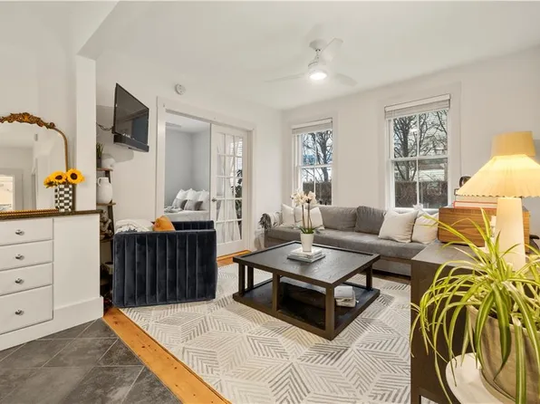 33 Marsh St, Newport, RI 02840