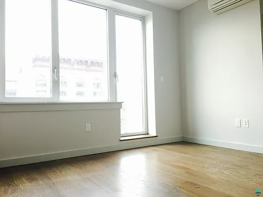 Rented by EXR | media 28