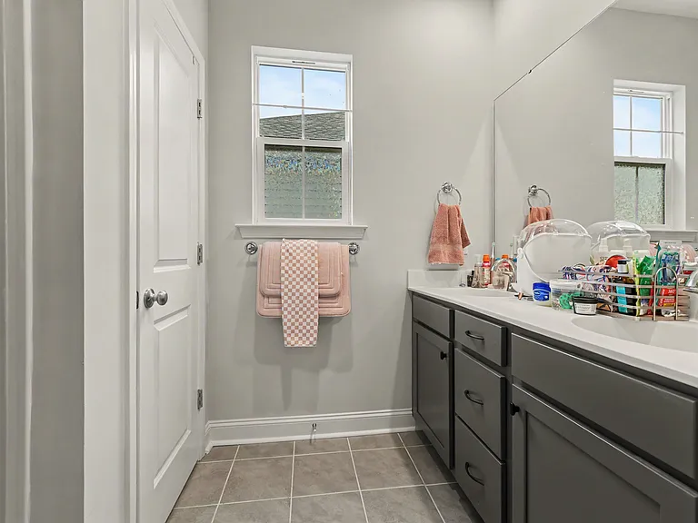 341 Chapman Cir — Photo 13