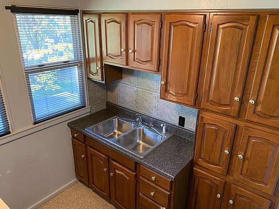 4th image of 2806 Cottonwood Ln