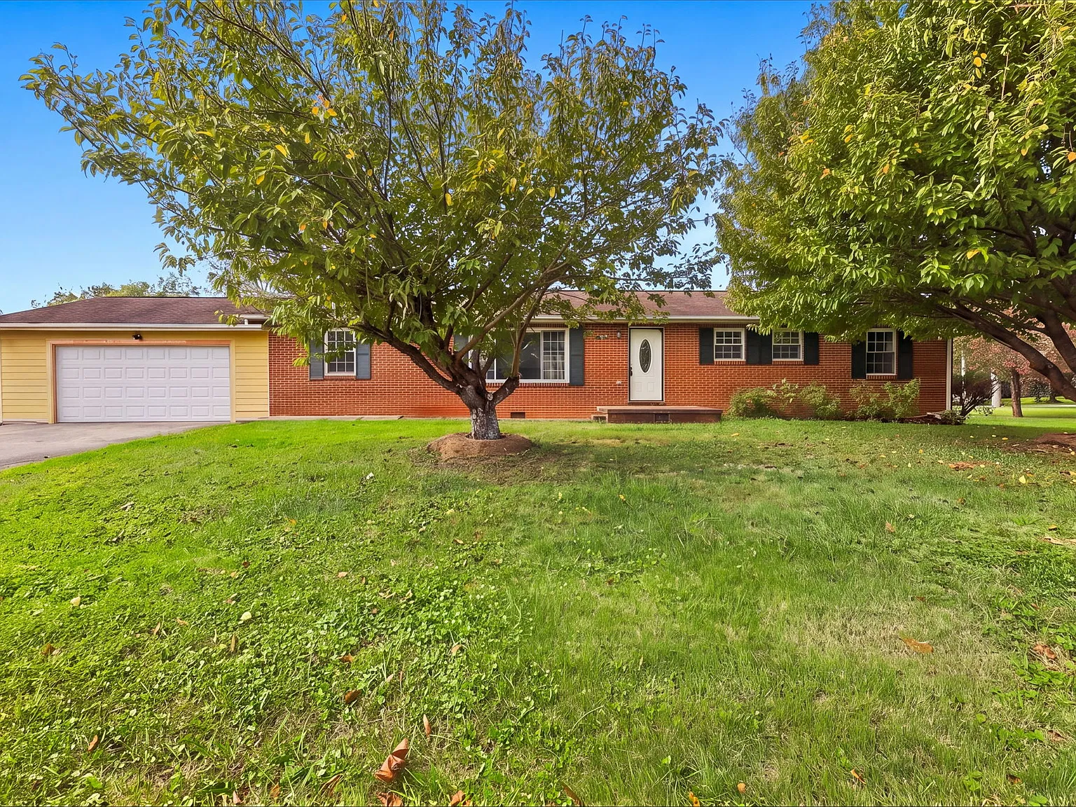 3 bed, 1701 sqft, $2,400 — Photo 2