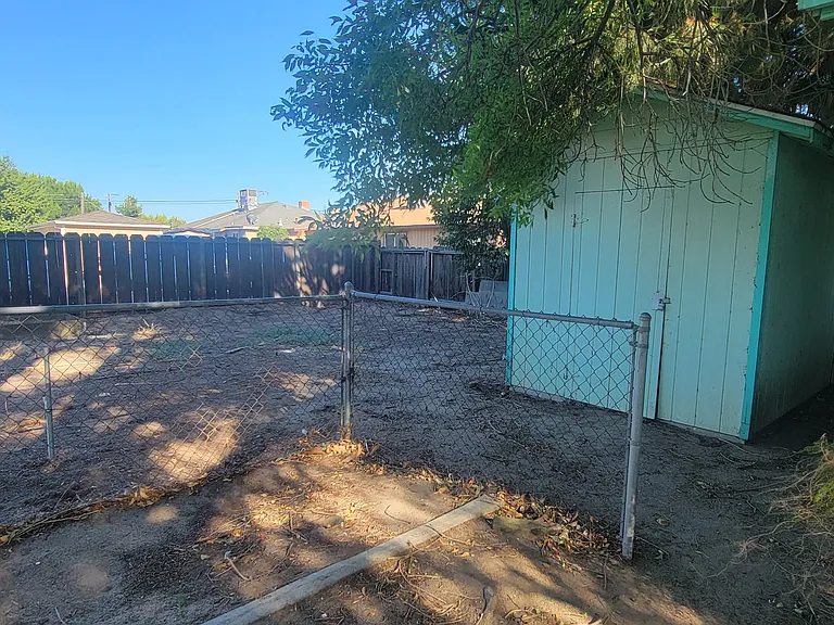 516 Acacia Ave — Photo 12