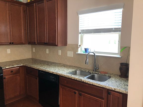 5th image of 107 Coral Ln