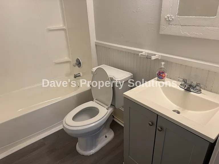 1811 Lomond St — Photo 10