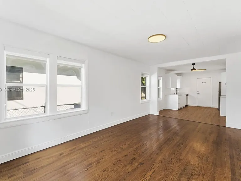559 NE 68th St #559 — Photo 14
