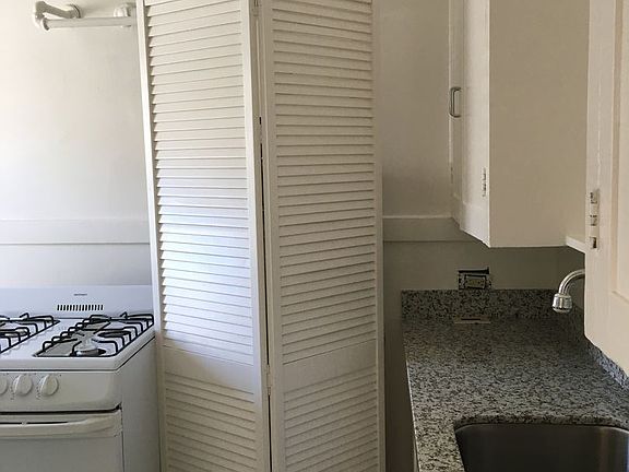 5th image of 715 11th St APT 02