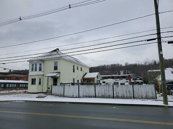 2nd image of 1441 Main St