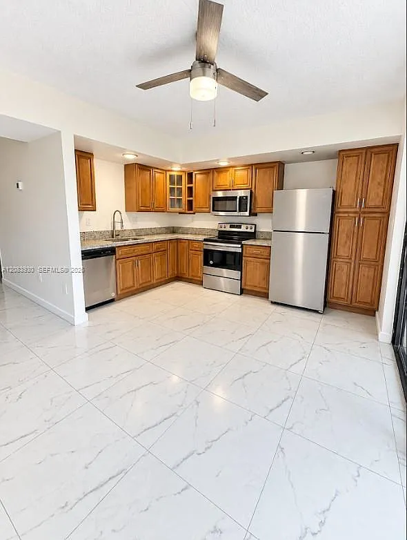 Horizons West Condo #9 — Photo 4