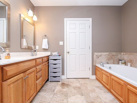3rd image of 4360 Harbor Hills Trce