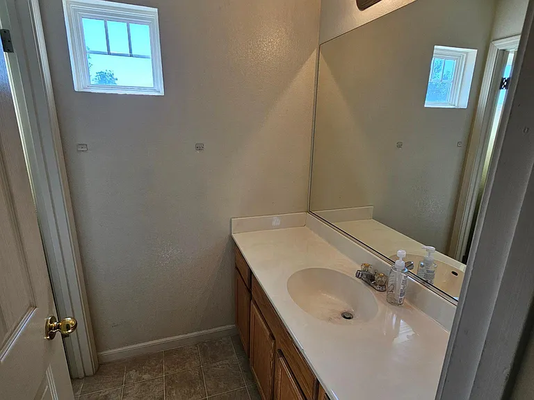 624 Aiello St — Photo 35