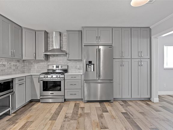 3rd image of 1614 N Goldeneye Ln
