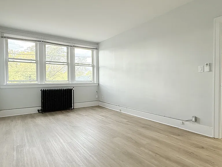 74 Hanna St W #8 — Photo 3