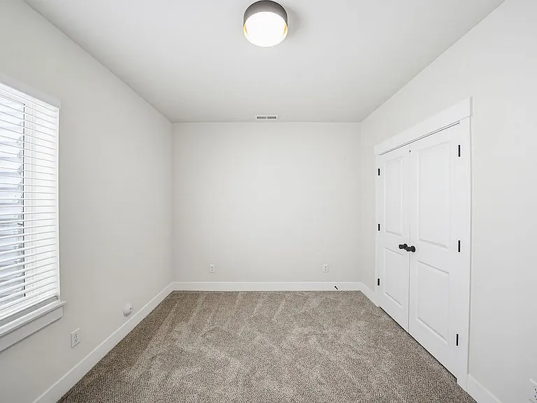 485 E River Ln — Photo 49