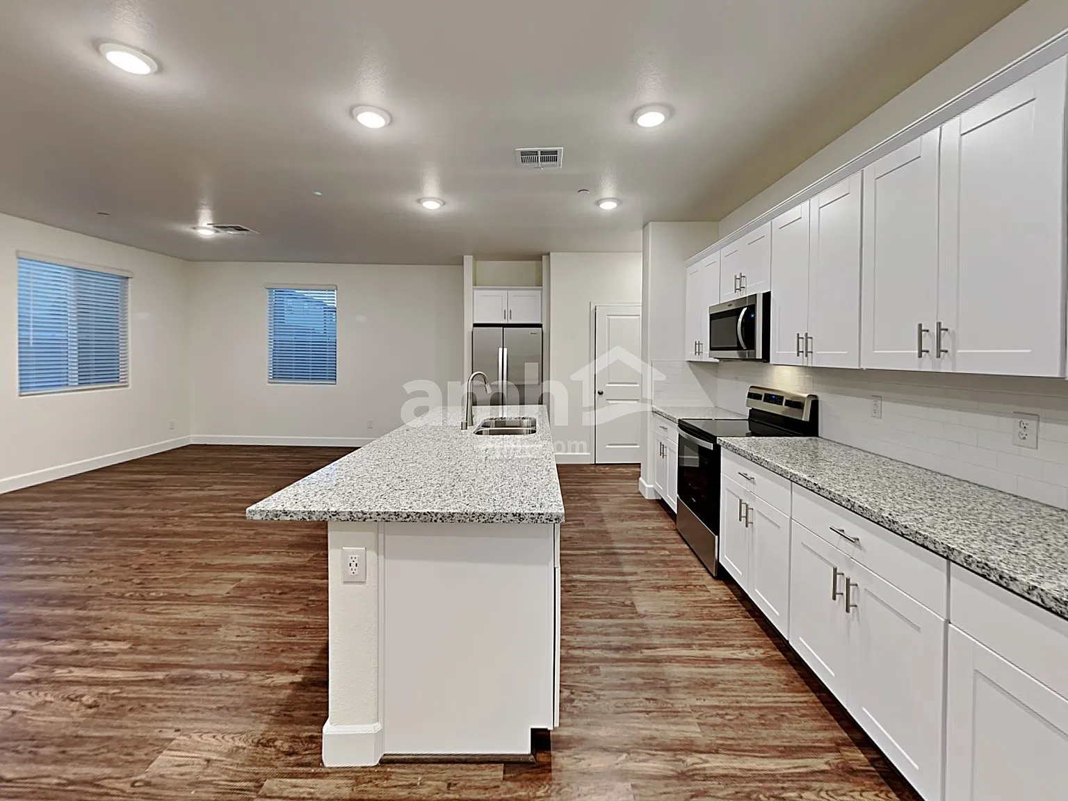 4 bed, 2.5 bath, 2130 sqft, $2,460 — Photo 4
