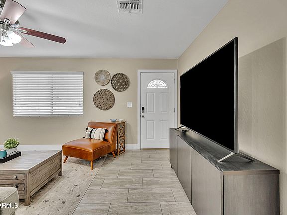 5th image of 1049 E DOLPHIN Avenue