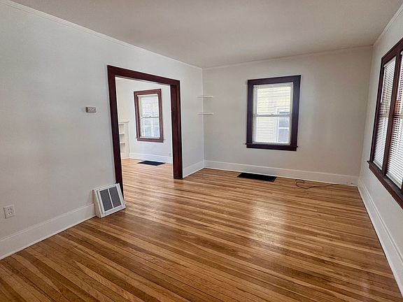 2nd image of 1716 Linden Ave SE