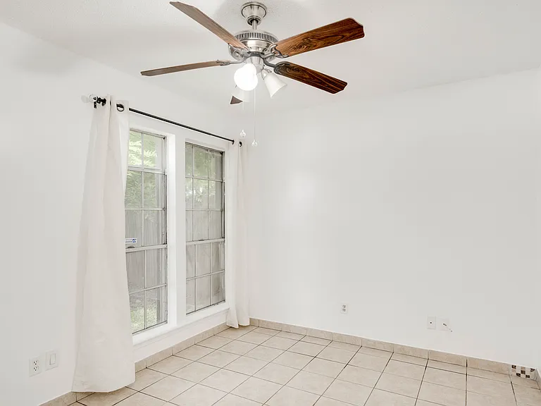 9502 N Creek Dr — Photo 13