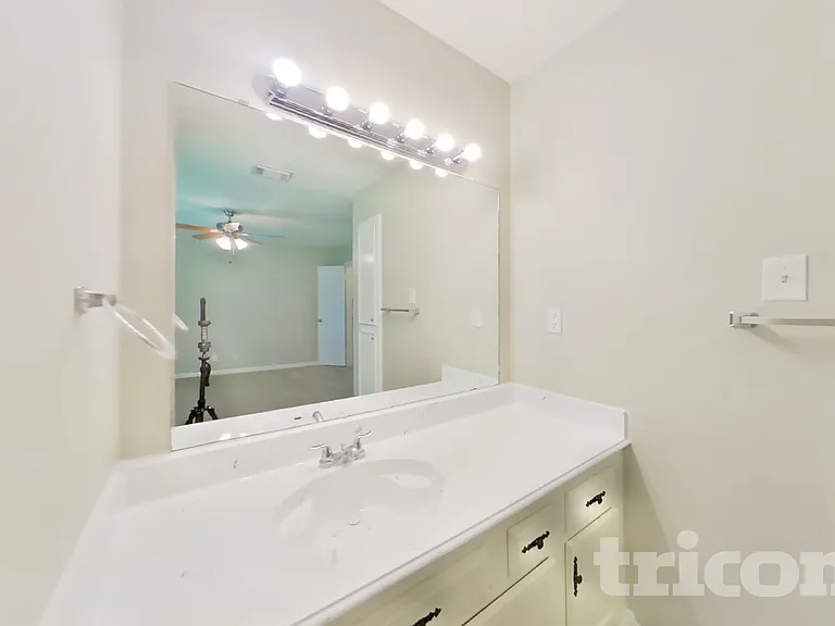 13307 Venice Cir — Photo 10