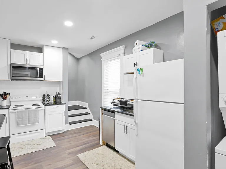 966 N 4th St #1/2 — Photo 7