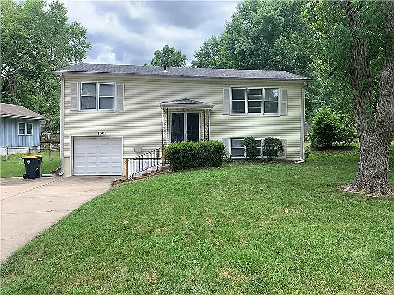 4 bed, 1702 sqft, $2,100 — Photo 2