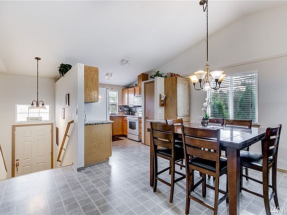 4th image of 9438 McKinley Ave