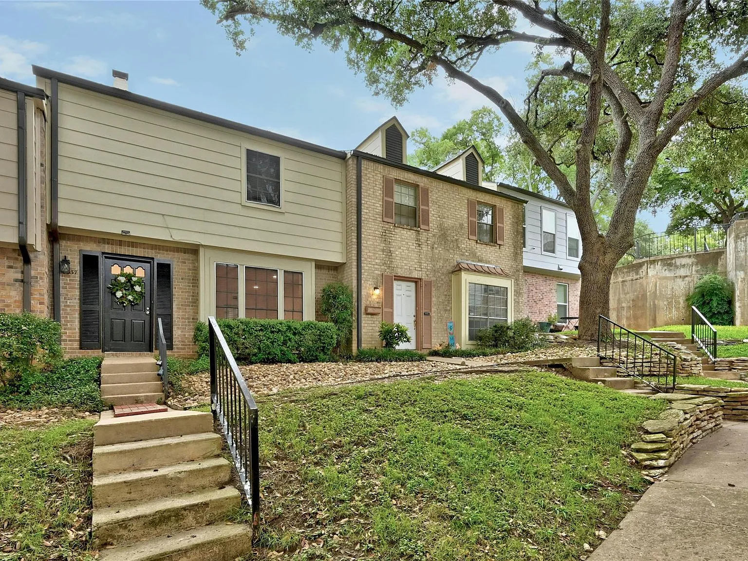 3 bed, 2.5 bath, 1815 sqft, $2,650 — Photo 2