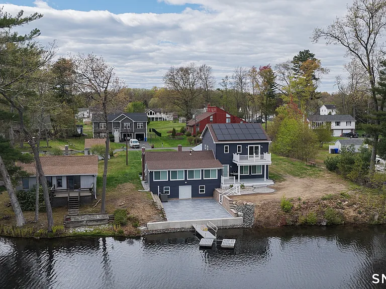 44 Lake Dr — Photo 1