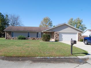 1217 N Swiss Dr, Muncie, IN 47304