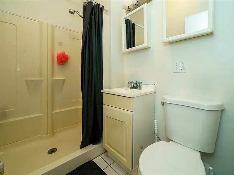 39 Strathmore Rd #2 — Photo 11