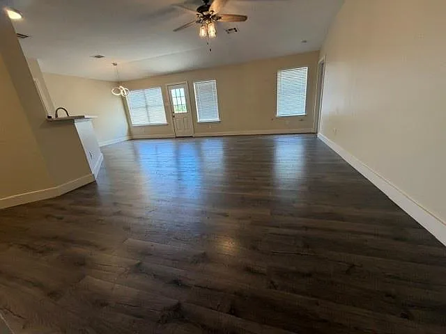 3 bed, 2.0 bath, 1345 sqft, $1,800 — Photo 2