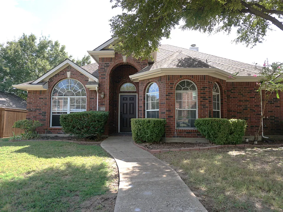 1413 Macrae Ct