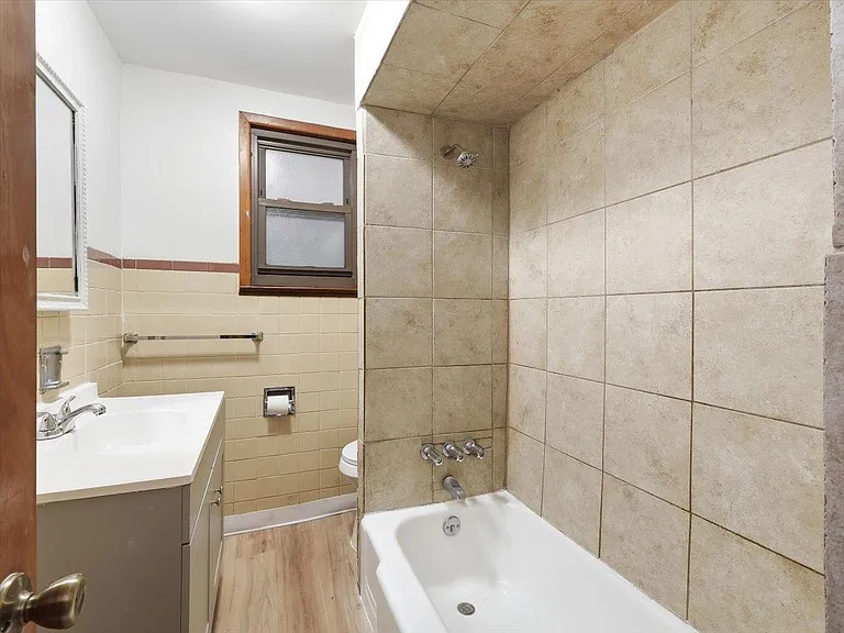 98 W 47th St #1 — Photo 19